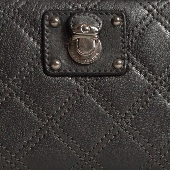 Marc Jacobs Quilted Gray Metallic Large Zip Wallet - Picture 4 of 9